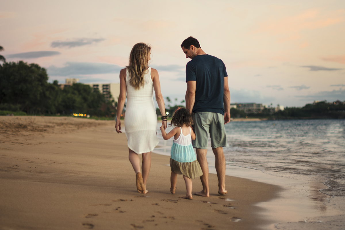 Брачные узы с семьей. Семья на рассвете. Family Beach. Гавайская семья.